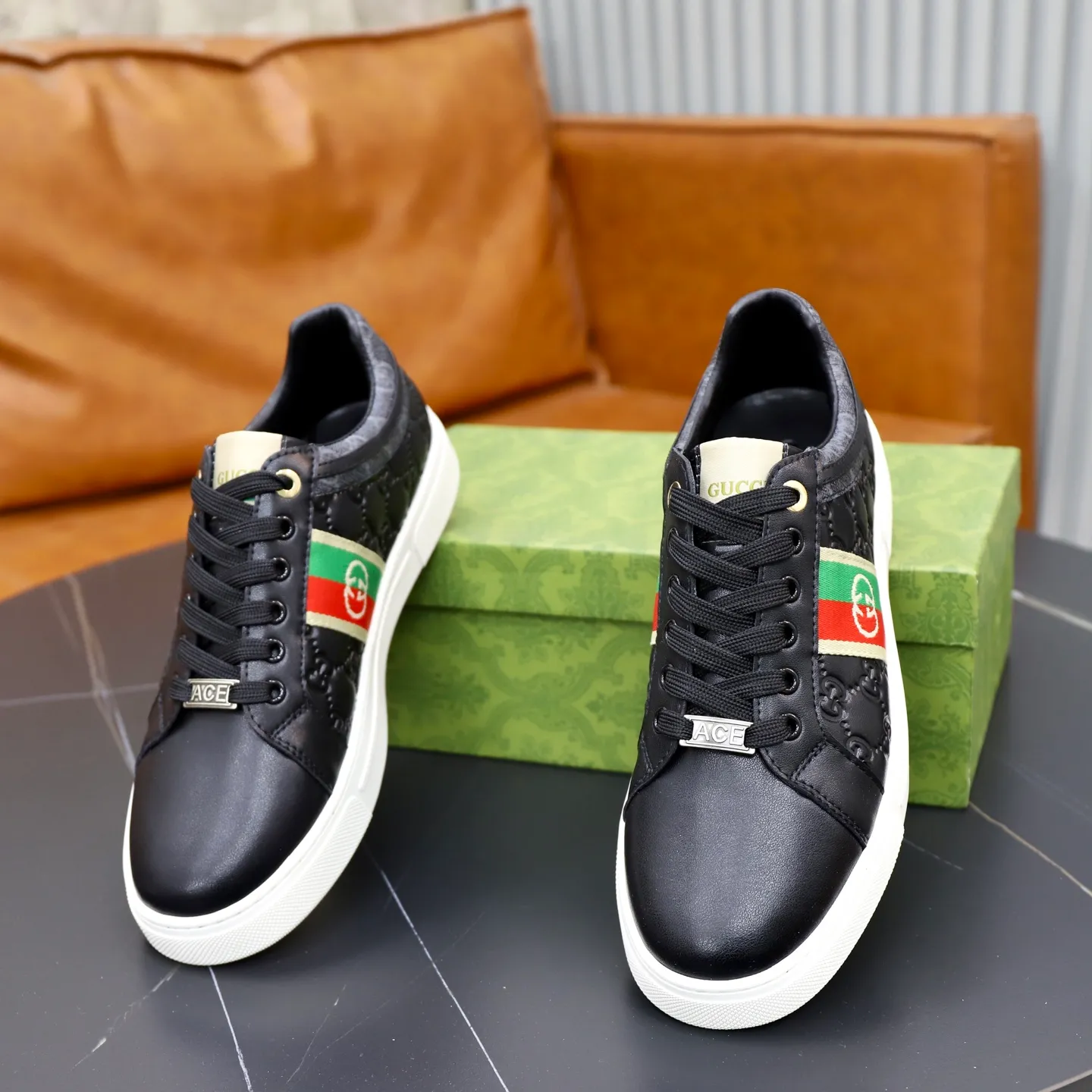 Ex-factory price: 440💰🙅‍♂️🙅‍♂️🙅‍♂️ Brand: GUCCI Standard code: 38-44 (45 customized) Grade: Same as the official website Material: Original material splicing Comfortable and breathable lining Lightweight and wear-resistant sports outsole Style category: Men's fashionable casual shoes Running sneakers Distinguished luxury brand elements Top luxury Color: actual picture color